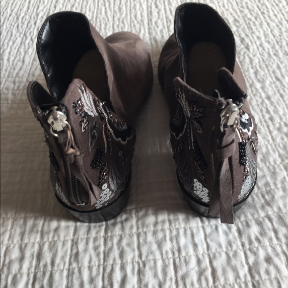 NWT Kenneth Cole suede boot w/ankle embellishment - Picture 13 of 13